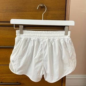 Lululemon Hotty Hot Low Rise Short 2.5”